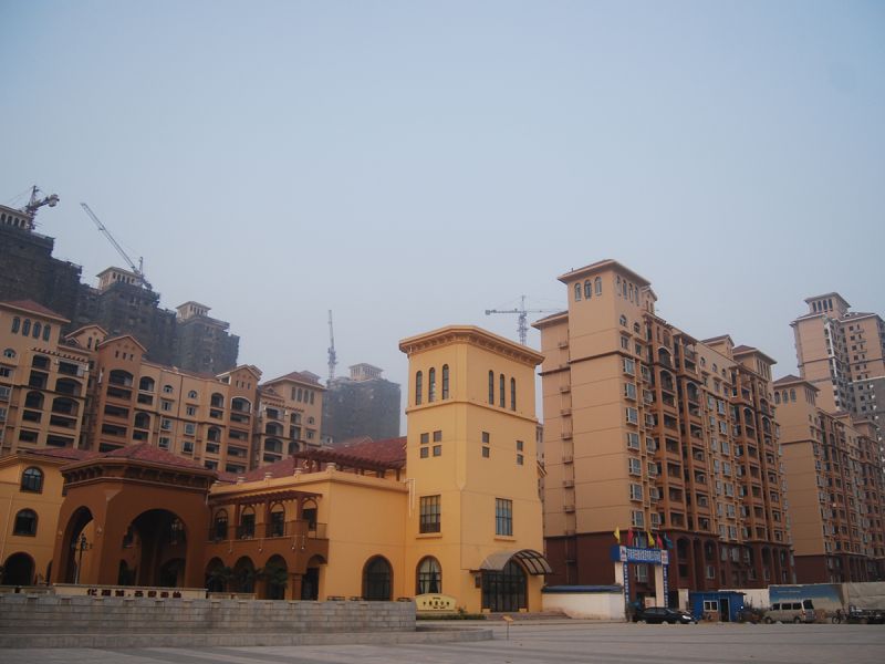 華強城一期二標段工程（2010年省文明工地、省“結(jié)構(gòu)中州杯”工程）